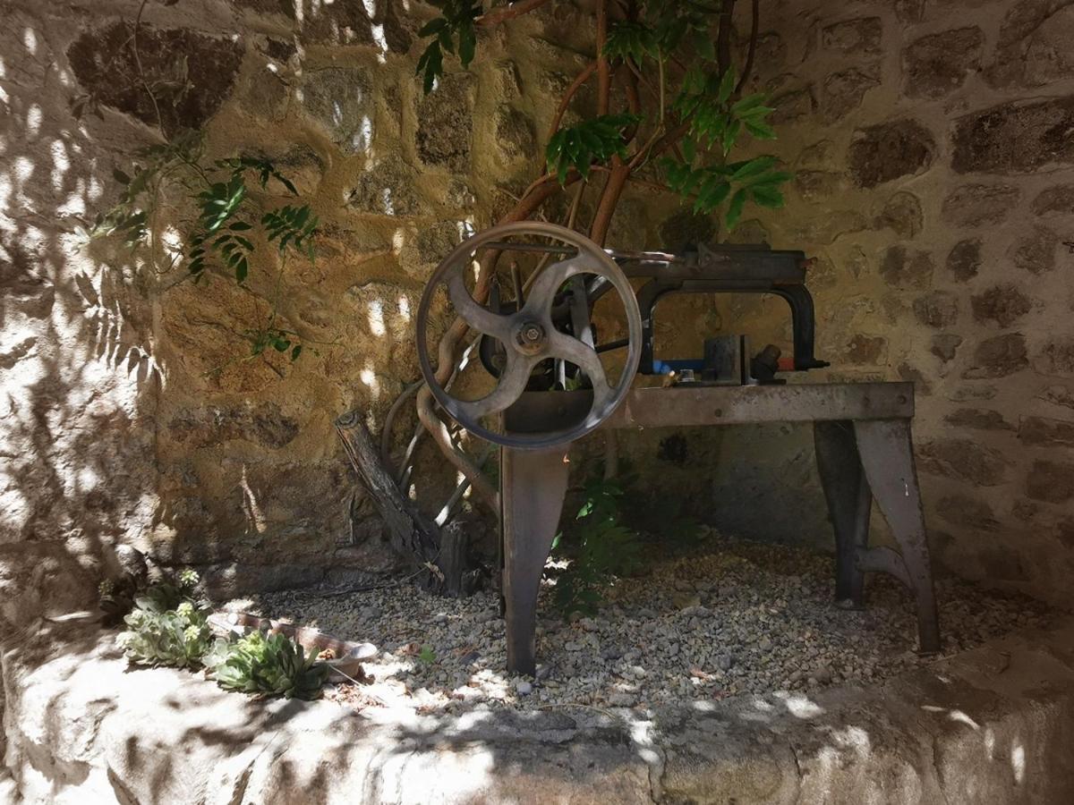 Atelier du Philosophe Saint-Victor  Extérieur photo